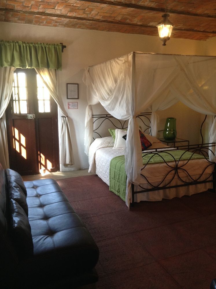 Hotel Casa Armonia Tlaquepaque Екстериор снимка